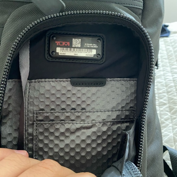 Tumi travel backpack large mens or women - Picture 4 of 8